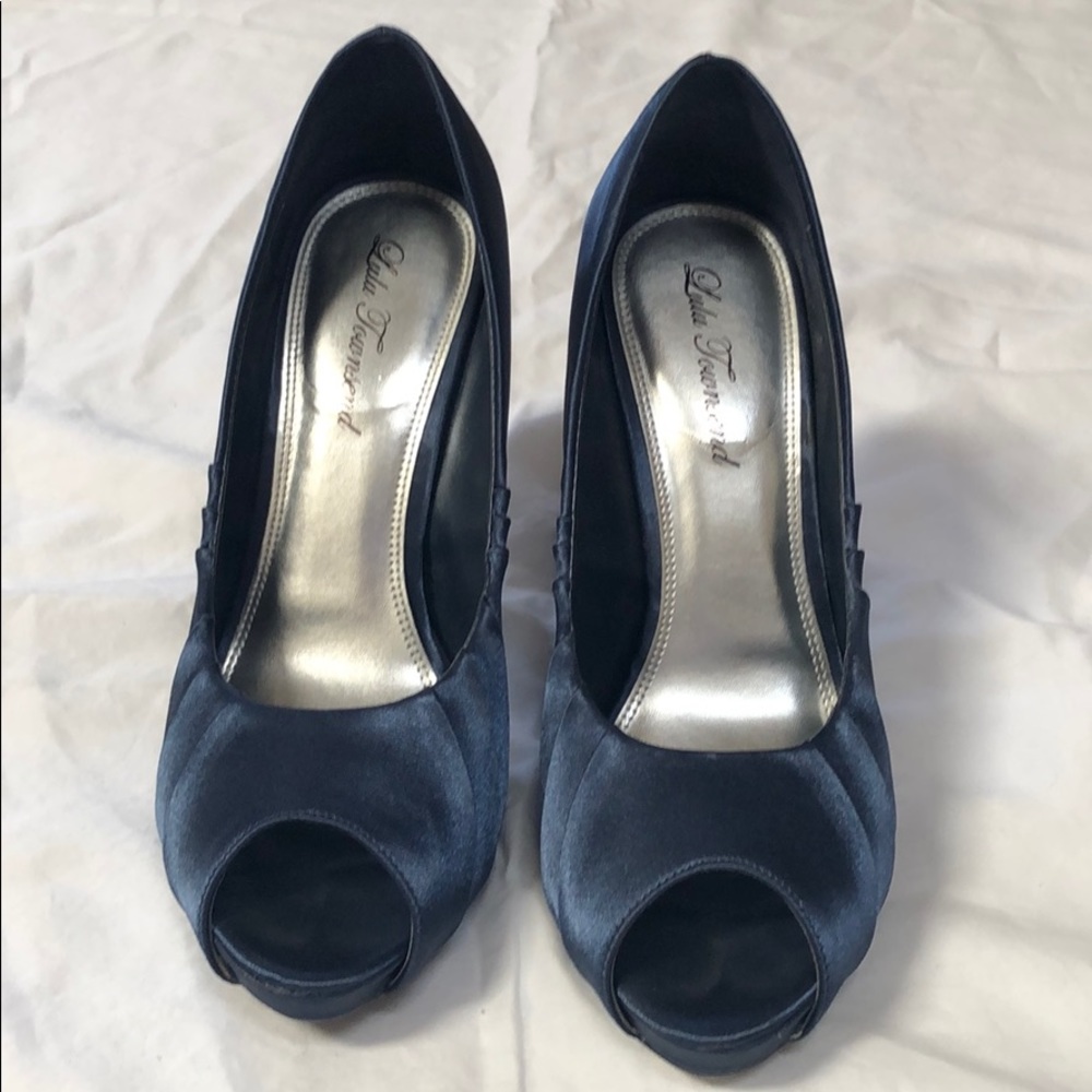 Navy satin pumps